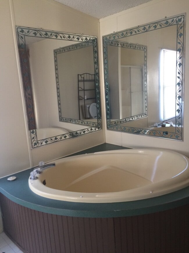 Building Photo - 1331 Ponderosa Ave NW