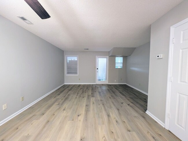 Building Photo - 500 Forest Dr