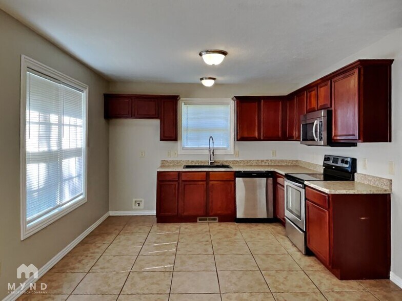 Building Photo - 111 N Peach Brook
