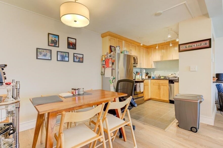 Building Photo - 60 Babcock St