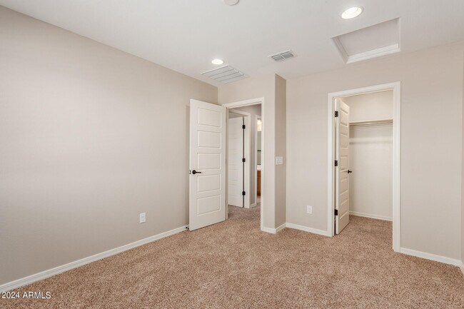 Building Photo - 8854 W Palo Verde Dr