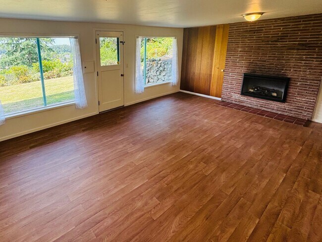 Building Photo - 3 bed/2 Bath, Spacious Home in Mount Verno...