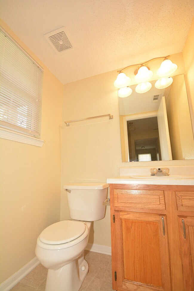Building Photo - Pike Township 4 bedroom home