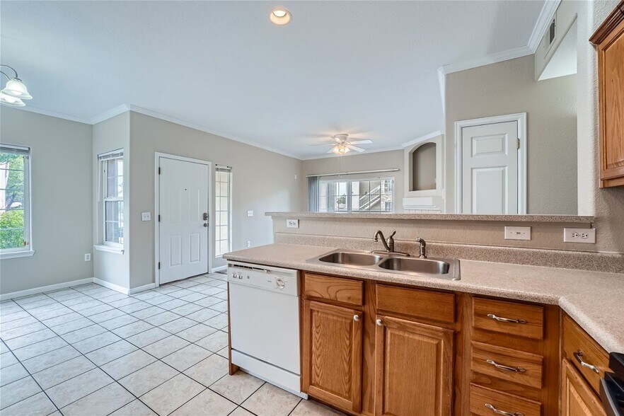 Building Photo - 10070 E Carolina Dr