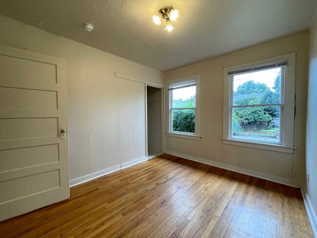 Building Photo - House Near Mississippi Ave with Fenced Yard