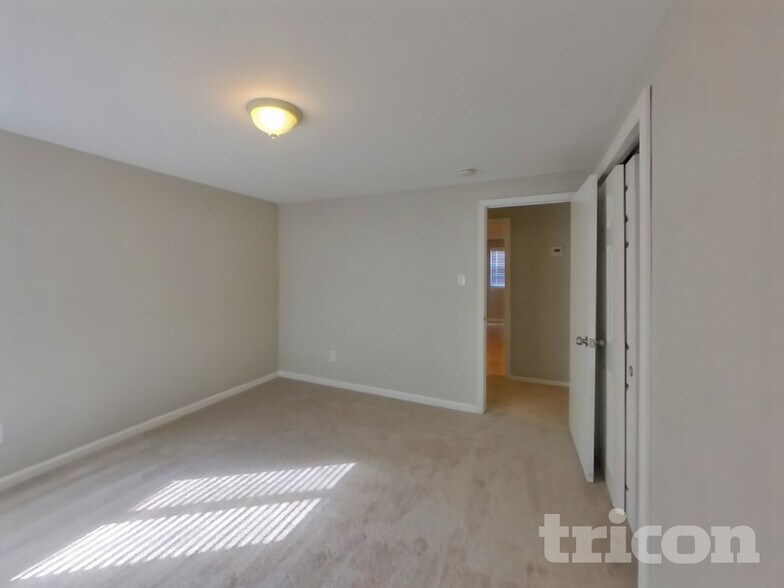 Building Photo - 586 Saratoga Rd