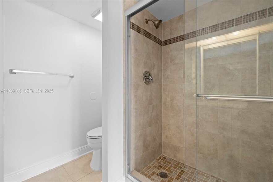 Building Photo - 15518 Braemar Ct