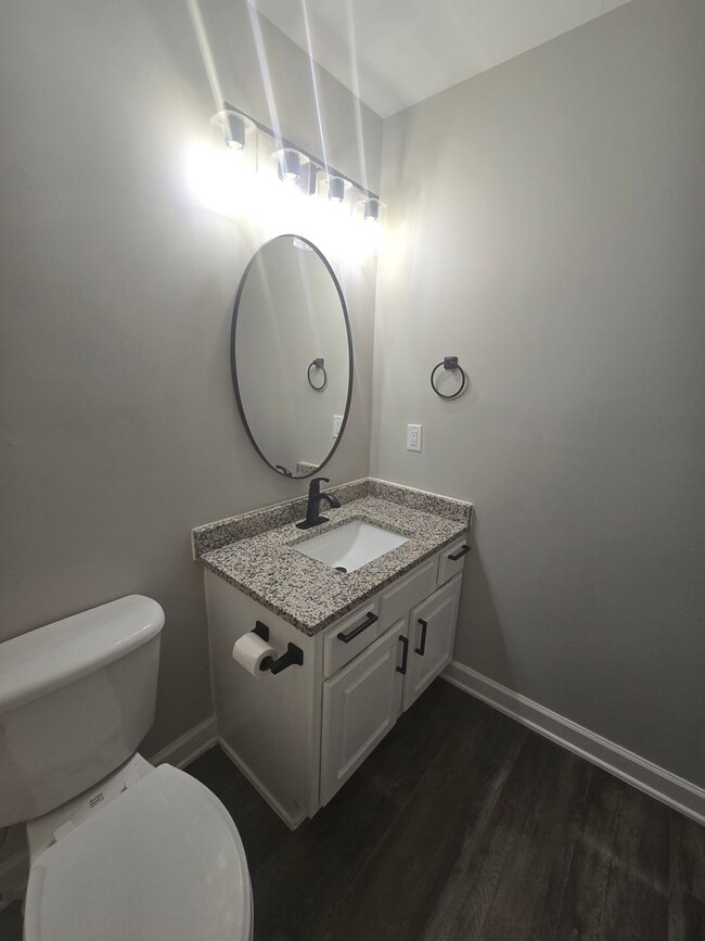Building Photo - NEW LISTING!!!!