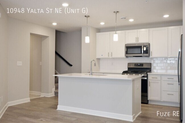 Building Photo - 10948 Yalta St NE