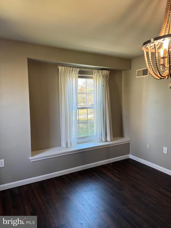 Building Photo - 168 VALLEY GREENE Cir