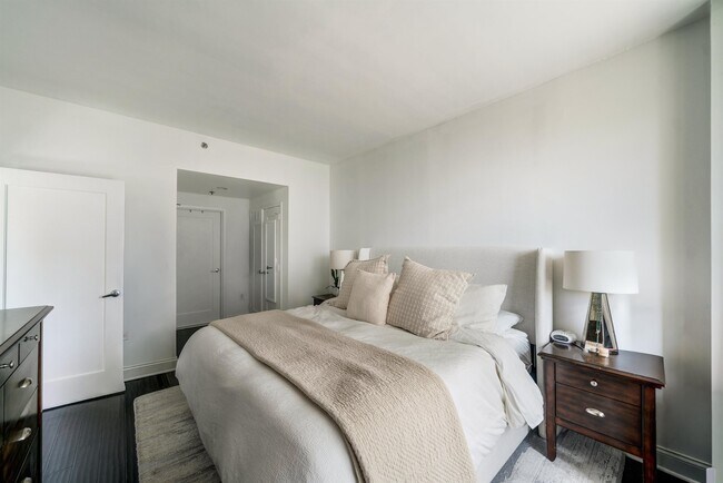 Building Photo - 800 Jackson St