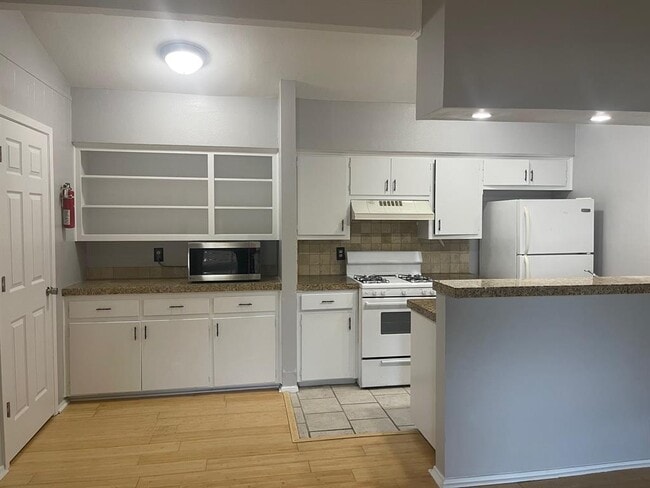 Building Photo - 8003 Pinedale Cove