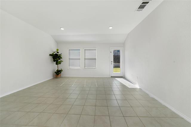 Building Photo - 914 Decker Dr