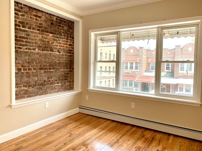 Building Photo - 3367 Fenton Ave