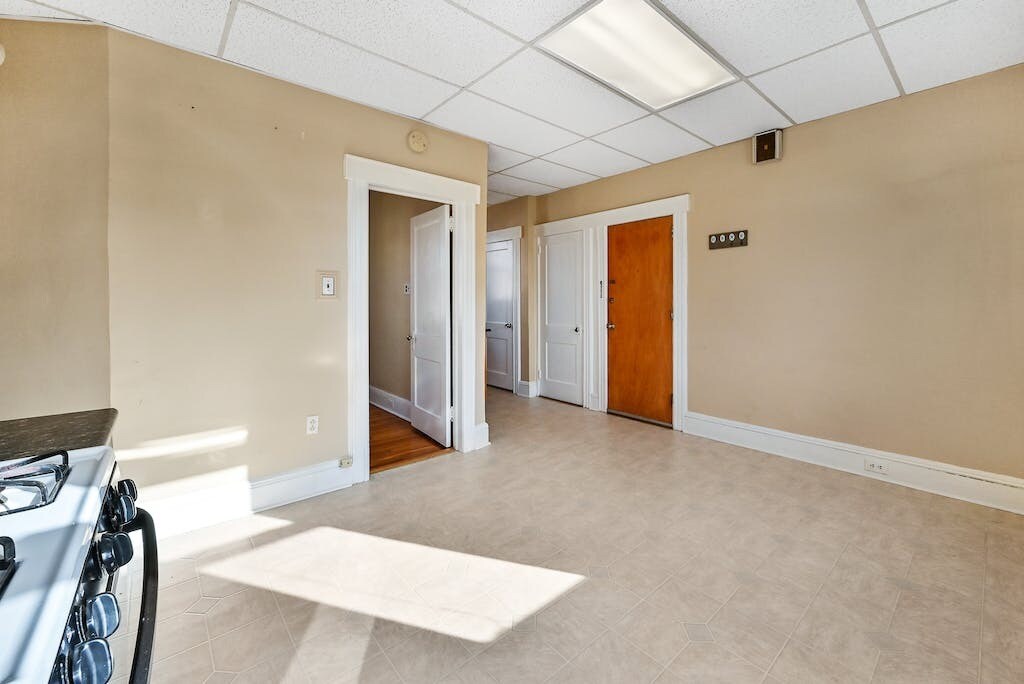 Building Photo - 74 Plauderville Ave