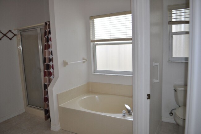 Building Photo - Lovely home in Pine Lakes