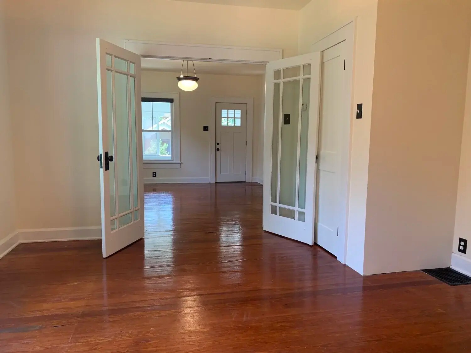 Building Photo - 705 S Park Ave