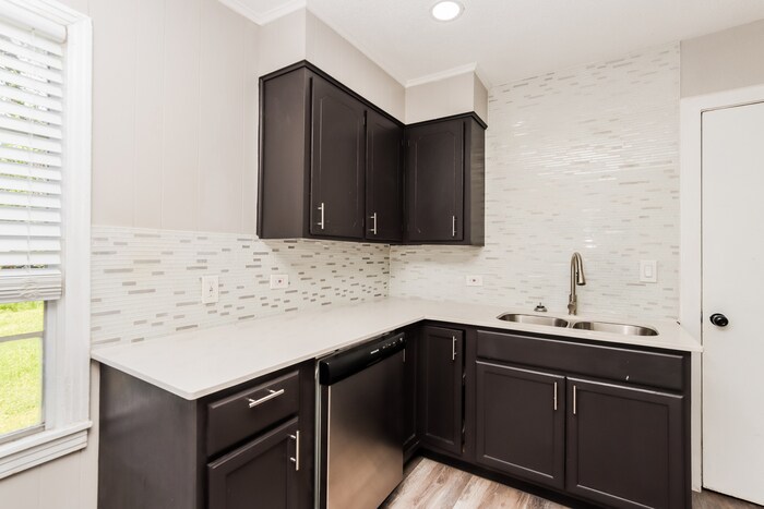 Building Photo - 2628 S Marsalis Ave