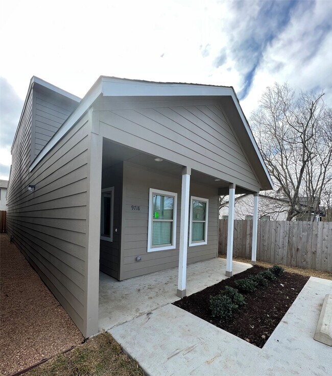 Building Photo - 9722 Pelsey St