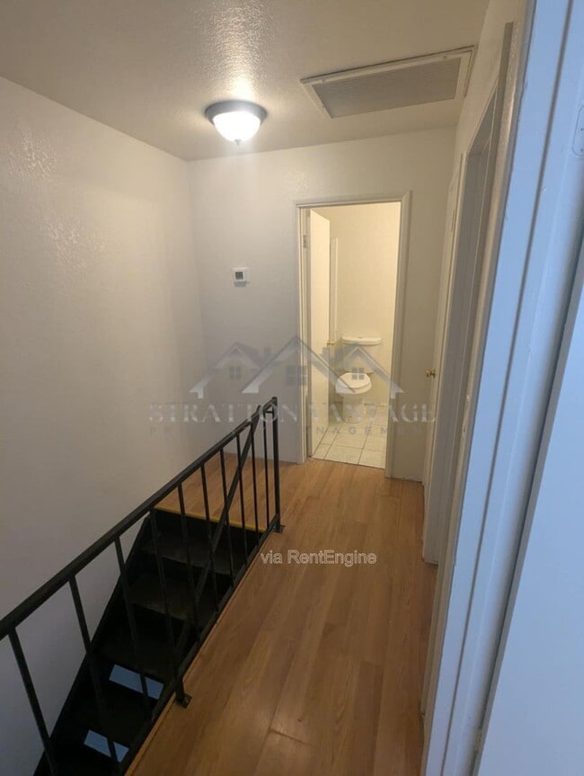 Building Photo - 545 W 16th Ave