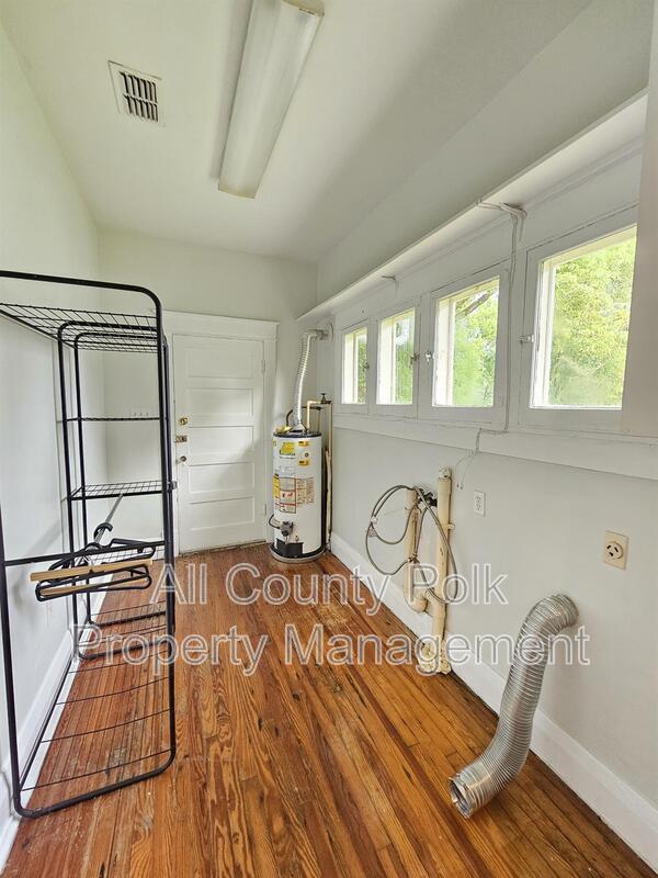 Building Photo - 719 S New York Ave