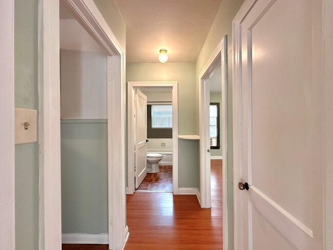 Building Photo - 914 E 39th St