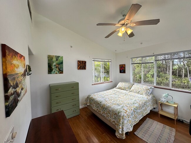 Building Photo - Island-Style Living in Hawaiian Paradise Park