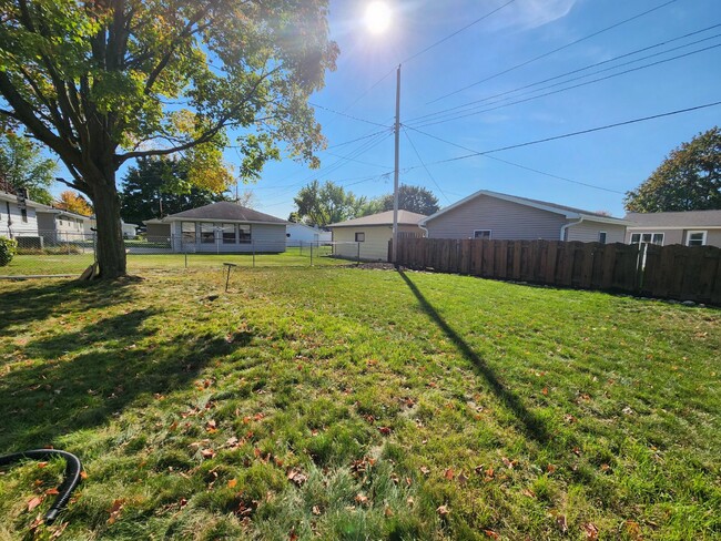 Building Photo - PRICE REDUCED  4 Bedrooms In Neenah