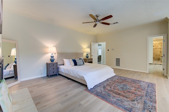 Building Photo - 714 Last Arrow Dr