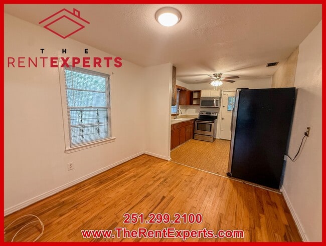 Building Photo - 1701 Conti St