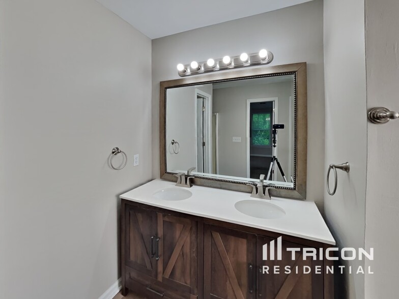 Building Photo - 1409 Cricket Ridge Dr