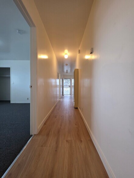 Building Photo - 220 S Pannes Ave