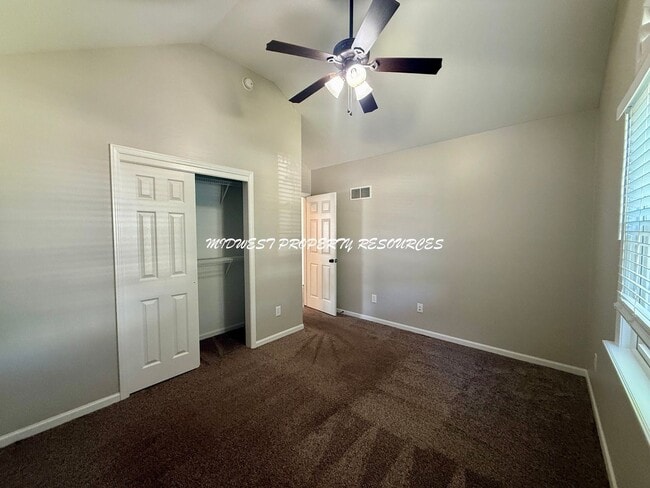 Building Photo - Ranch in Lee's Summit For Lease - Crisp, Clean and New!
