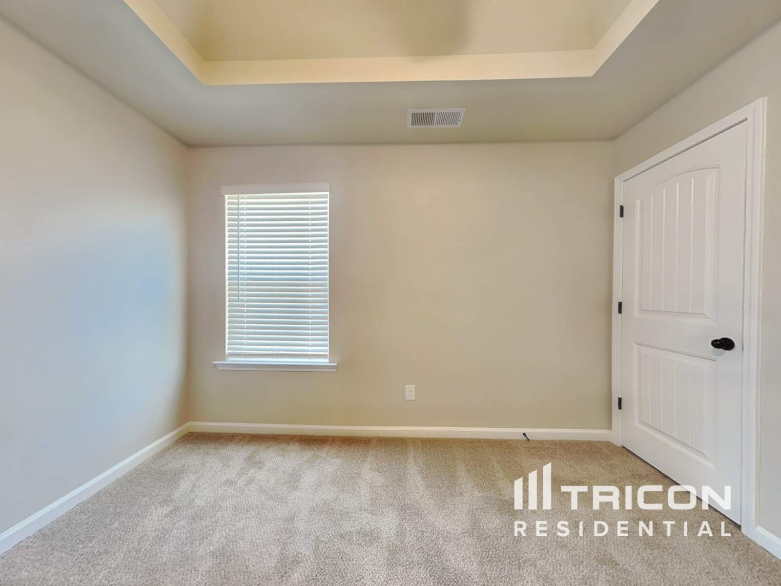 Building Photo - 3015 Button Cir