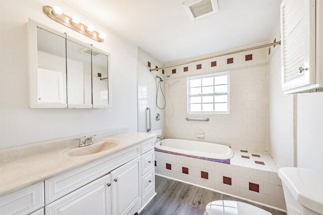 Building Photo - 1030 Perkins Dr