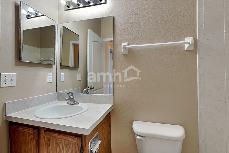Building Photo - 443 Sand Ridge Dr