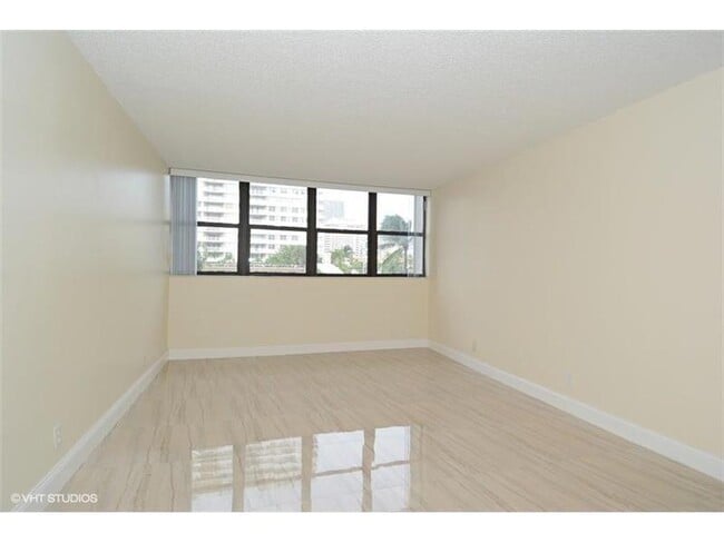 Building Photo - South Ocean Drive, Hallandale Beach, FL 33009 - 3 BR 2 BA condo