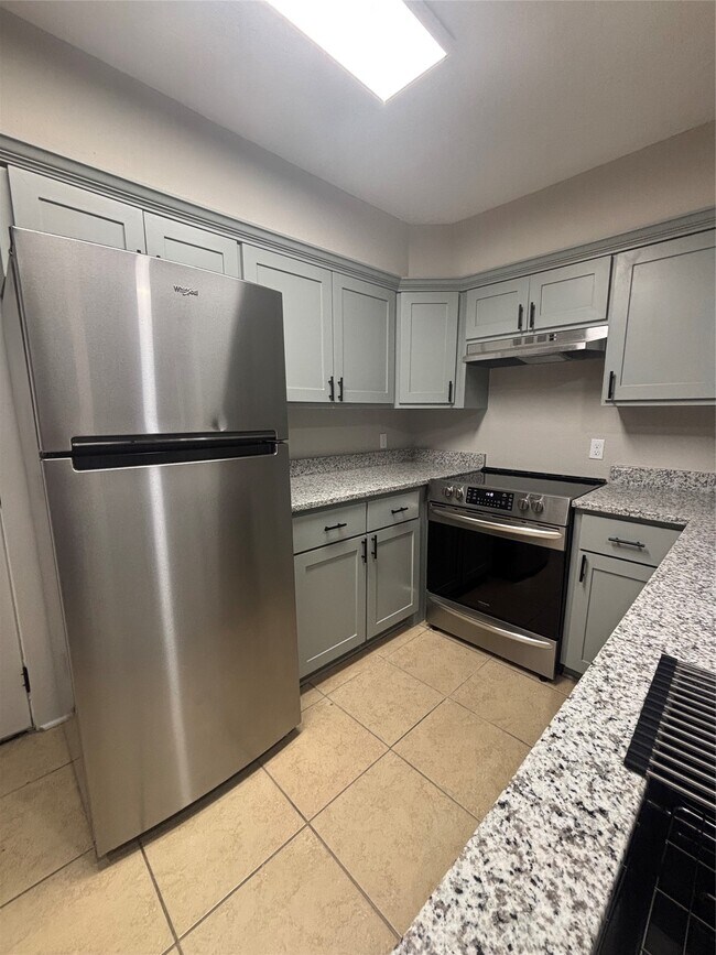 Building Photo - 216 S Pruett St