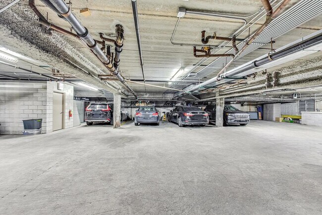Building Photo - 2700 W Belmont Ave
