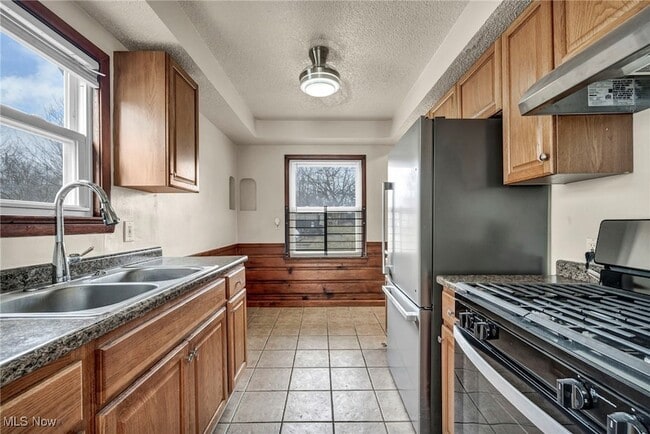 Building Photo - 10213 Dove Ave