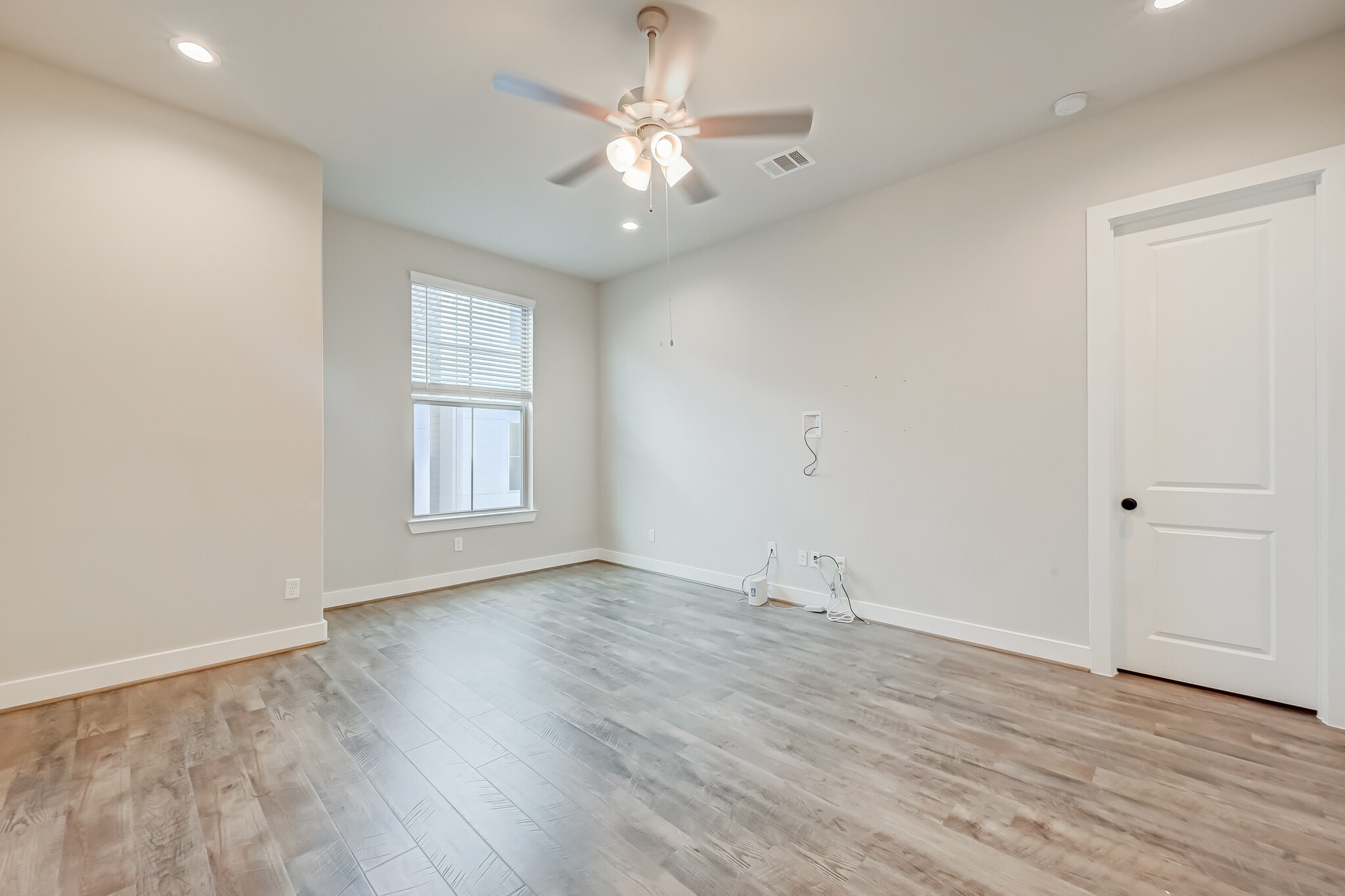 Building Photo - 5838 E Post Oak Ln