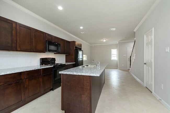 Building Photo - 1043 Marcolin St