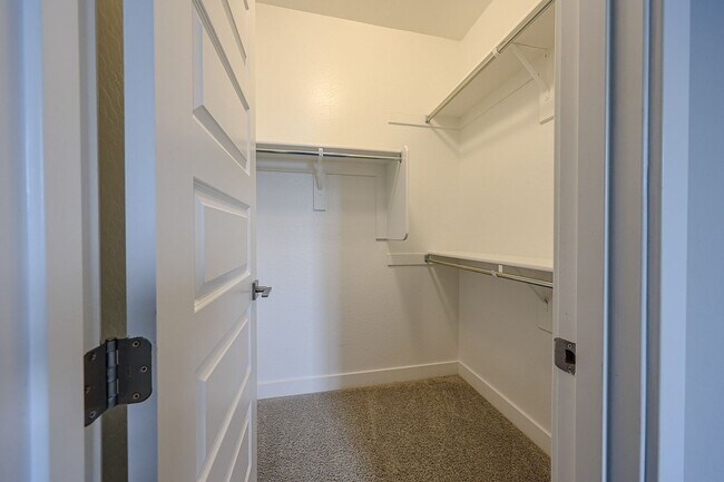 Building Photo - Move In Ready!stunning 3 bedroom, 2.5 bathroom home located in Phoenix!