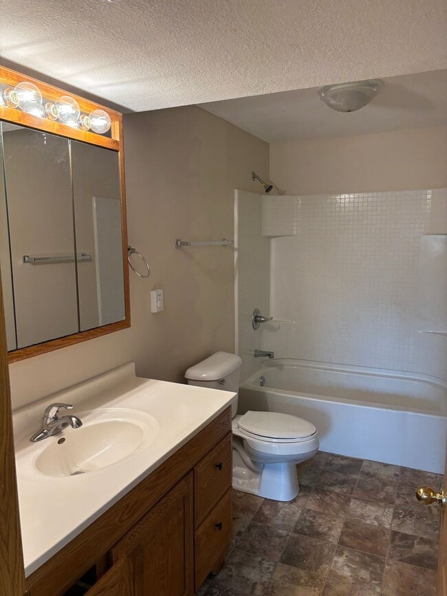 Building Photo - 3 Bedroom, 3.5 Bath w/Garage Single Family Home in Camanche, IA
