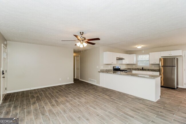 Building Photo - 68 Powder Dr