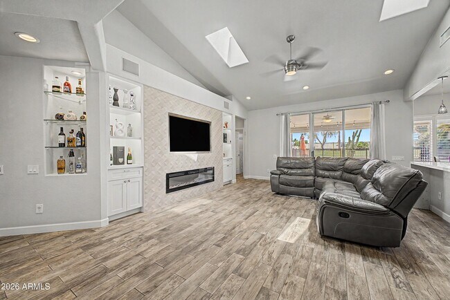 Building Photo - 6217 W Monona Dr