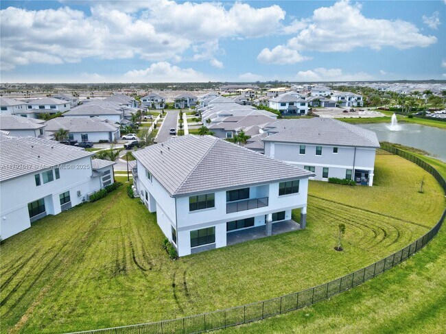 Building Photo - 12865 Wingspan Ct