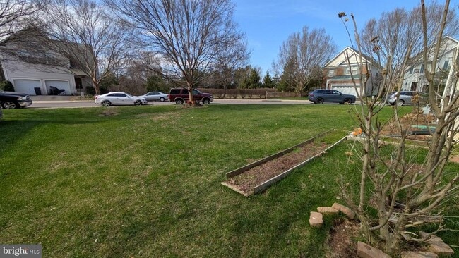 Building Photo - 6721 Sycamore Park Dr