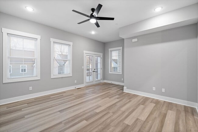 Building Photo - Gorgeous 3 Story 4 Bedroom Pet Friendly Home For Rent!