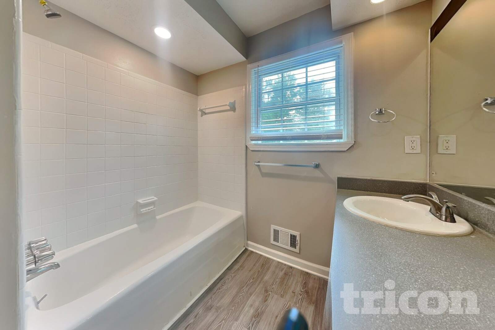 Building Photo - 515 Westbridge Dr